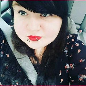 Meet your Posher, Casandra